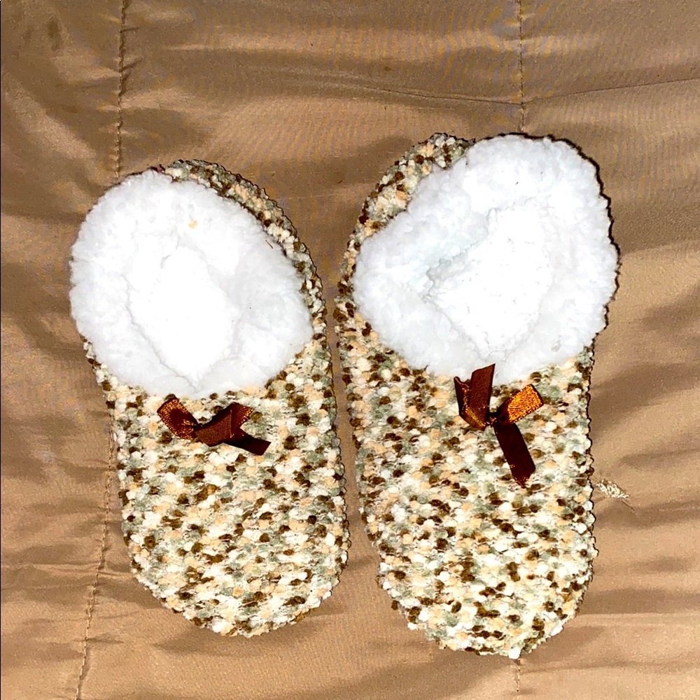 No Boundaries Cozy Tan Slippers with Bow